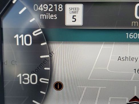 Used 2023 Land Rover Defender 90 X-Dynamic SE image 25