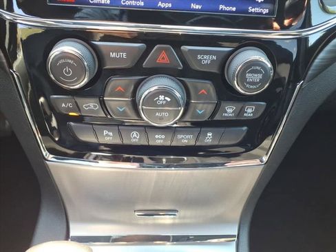 Used 2021 Jeep Grand Cherokee Laredo X RWD image 28