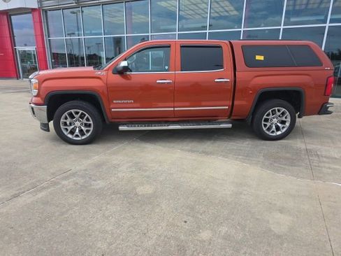 Used 2015 GMC Sierra 1500 SLT w/ SLT Crew Cab Value Package AWD/4WD image 2