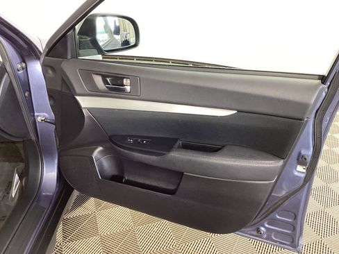Used 2014 Subaru Outback 2.5i Premium w/ Moonroof Package AWD/4WD image 8