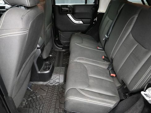 Used 2014 Jeep Wrangler Unlimited Sahara w/ Dual Top Group AWD/4WD image 12