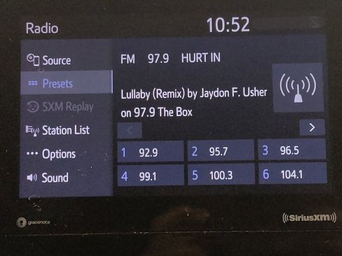 Used 2022 Toyota Camry SE FWD image 25