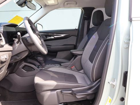 Used 2025 Chevrolet TrailBlazer LT AWD/4WD image 7