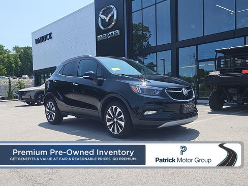 Used 2019 Buick Encore Essence w/ Safety Package II AWD/4WD image 1