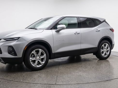 Used 2025 Chevrolet Blazer LT image 3