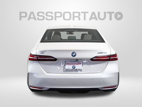 Certified 2024 BMW i5 eDrive40i w/ Convenience Package image 5