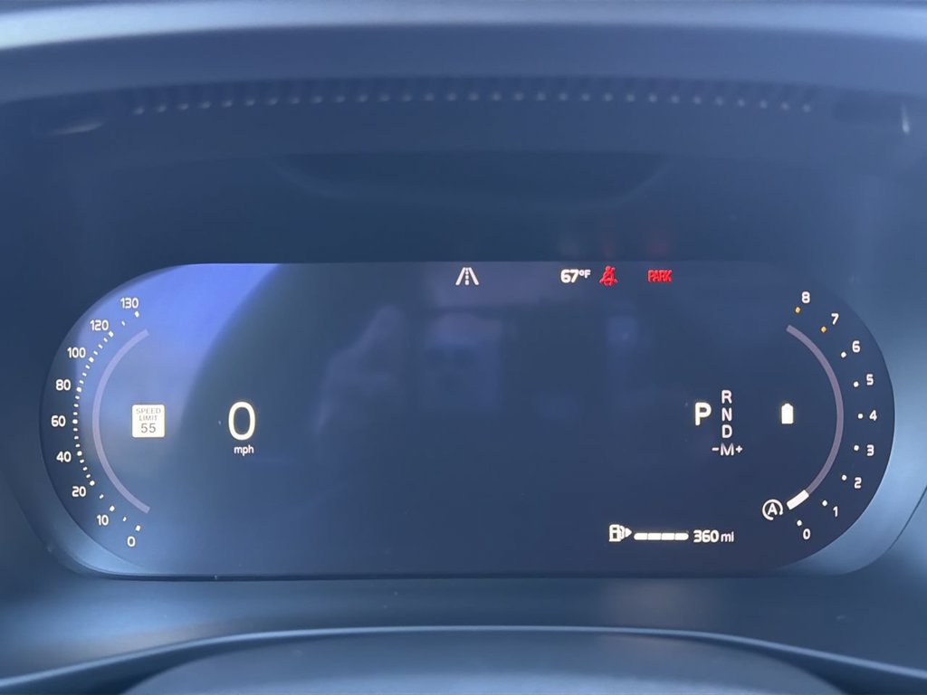 Certified 2025 Volvo XC40 B5 Plus w/ Climate Package AWD/4WD image 19