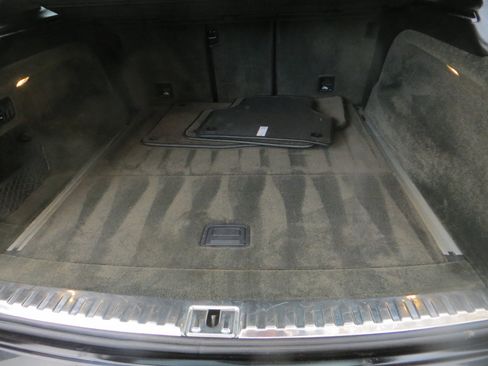 Used 2018 Bentley Bentayga image 12