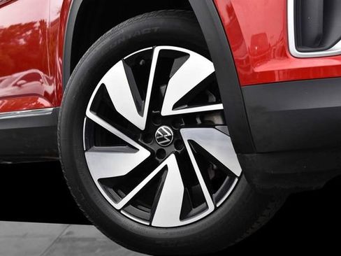 Used 2024 Volkswagen Atlas SEL AWD/4WD image 3
