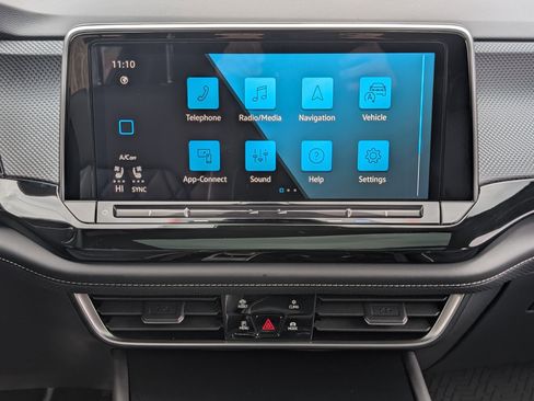 Used 2025 Volkswagen Atlas Cross Sport SEL Premium R-Line image 27