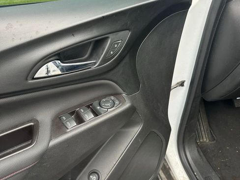 Used 2022 Chevrolet Equinox RS w/ RS Leather Package image 9