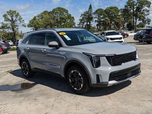 Certified 2026 Kia Sorento S FWD image 2