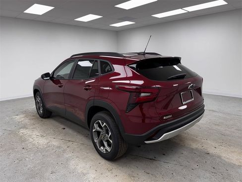 New 2025 Chevrolet Trax LT w/ Driver Confidence Package image 7