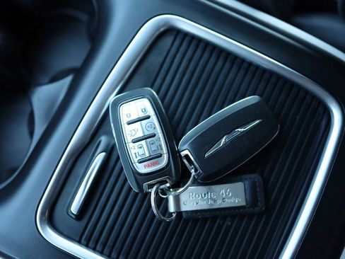 Used 2019 Chrysler Pacifica Limited FWD image 26