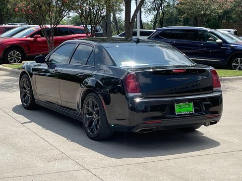 Used 2021 Chrysler 300 Touring w/ Sport Appearance Package RWD image 4