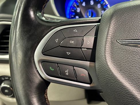 Used 2020 Chrysler Pacifica Touring-L Plus FWD image 33