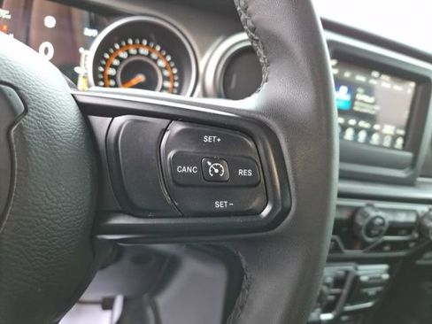 Used 2023 Jeep Gladiator Willys image 19