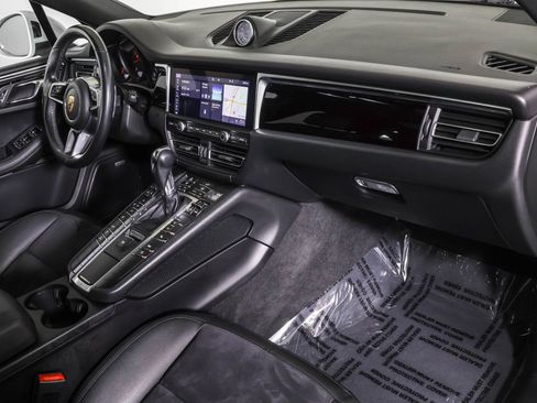 Used 2021 Porsche Macan image 43