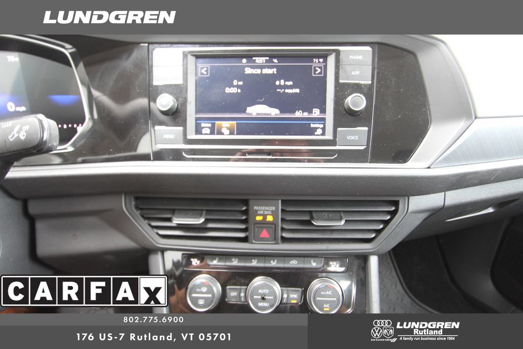 Used 2024 Volkswagen Jetta SE FWD image 4