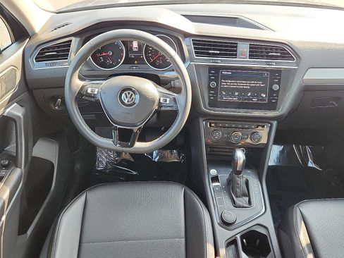 Used 2021 Volkswagen Tiguan SE w/ Panoramic Sunroof Package AWD/4WD image 11