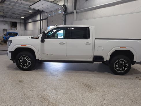 Used 2024 GMC Sierra 2500 AT4 w/ Technology Package image 6