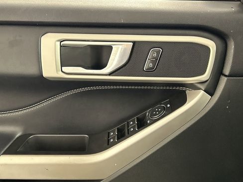 Used 2022 Ford Explorer XLT w/ Equipment Group 202A image 19