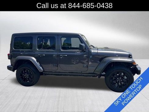 Used 2025 Jeep Wrangler Unlimited Sahara w/ Safety Group AWD/4WD image 4