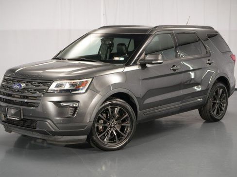 Used 2019 Ford Explorer XLT w/ Equipment Group 202A AWD/4WD image 1
