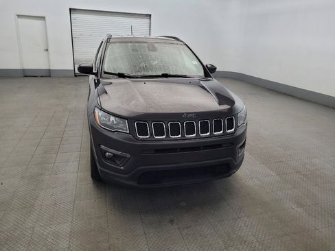 Used 2018 Jeep Compass Latitude w/ Cold Weather Group AWD/4WD image 14