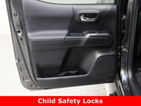 Used 2017 Toyota Tacoma TRD Off-Road image 28