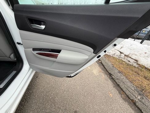 Used 2016 Acura TLX image 17