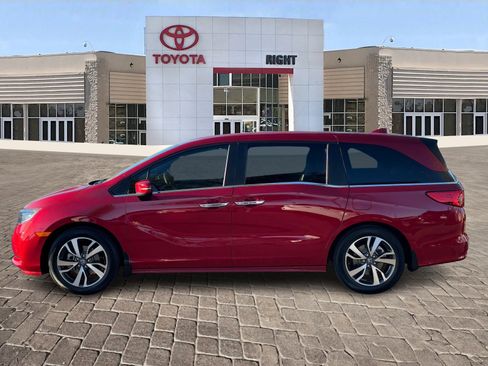 Used 2023 Honda Odyssey Touring image 3