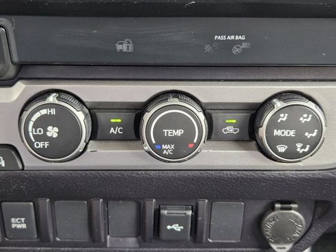 Used 2022 Toyota Tacoma SR RWD image 18
