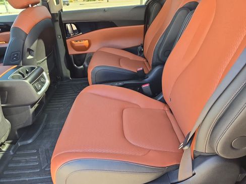 Certified 2025 Kia Carnival SX Prestige FWD image 18