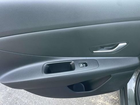 Certified 2025 Hyundai Elantra SE w/ Cargo Package FWD image 15