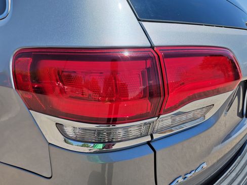 Used 2021 Jeep Grand Cherokee Laredo X AWD/4WD image 24