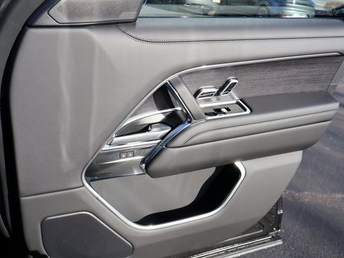 New 2026 Land Rover Range Rover SE image 11