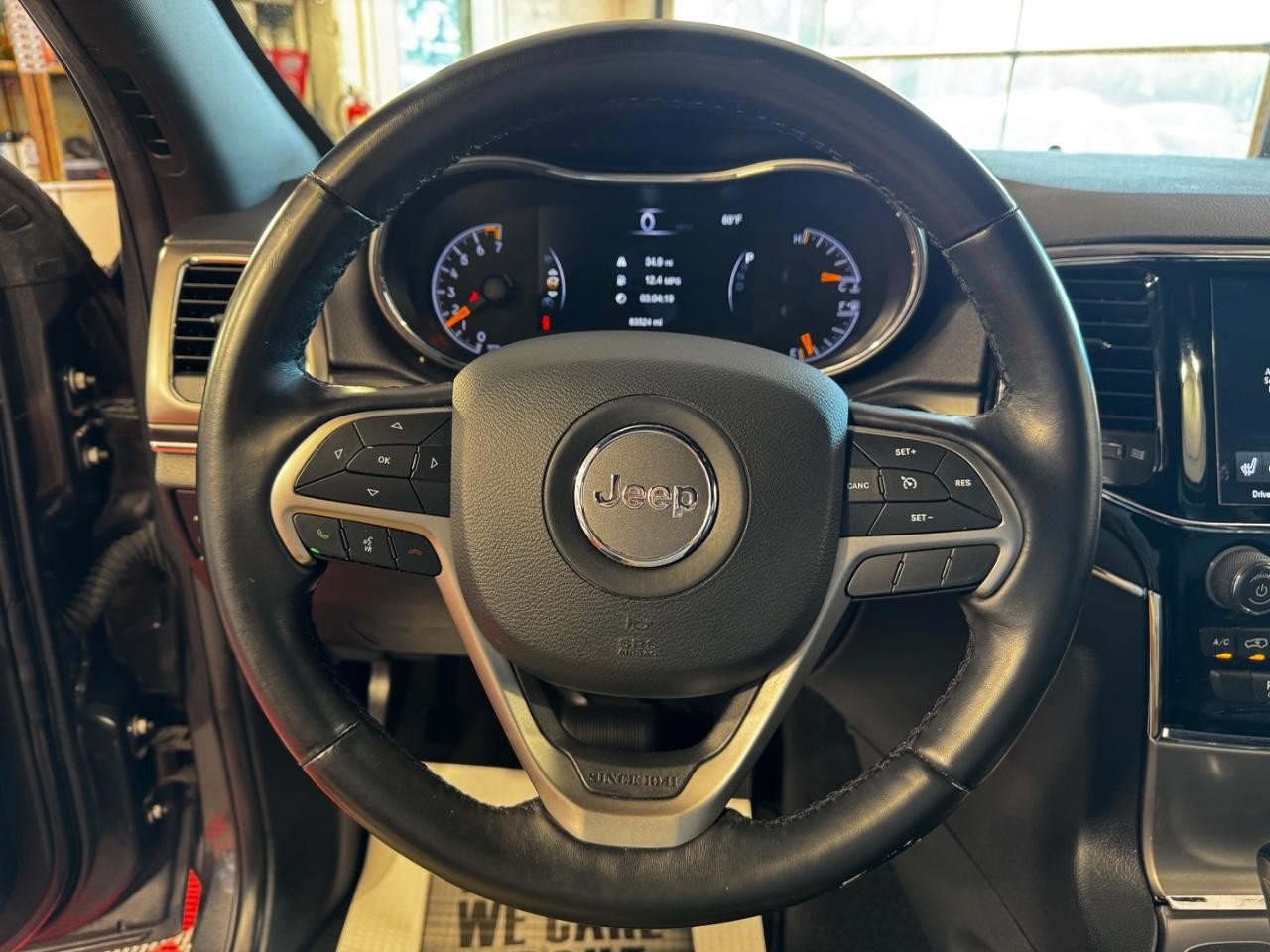 Used 2020 Jeep Grand Cherokee Limited AWD/4WD image 18