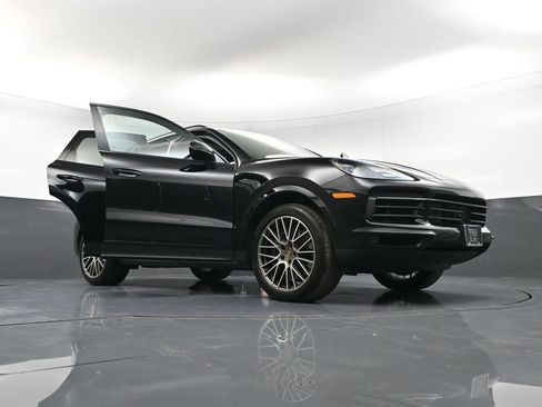 Certified 2023 Porsche Cayenne Platinum Edition AWD/4WD image 37
