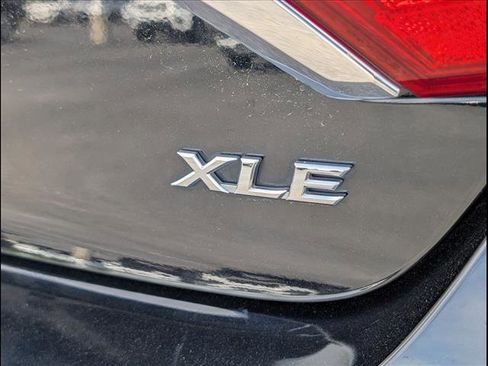 Used 2015 Toyota Camry XLE image 9