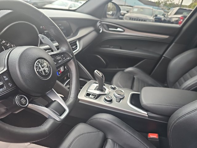 Used 2022 Alfa Romeo Stelvio Veloce AWD/4WD image 17