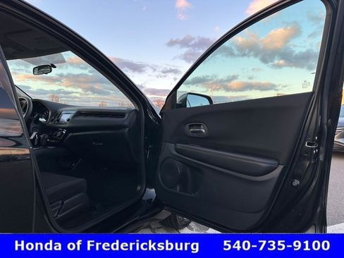 Certified 2018 Honda HR-V LX image 32