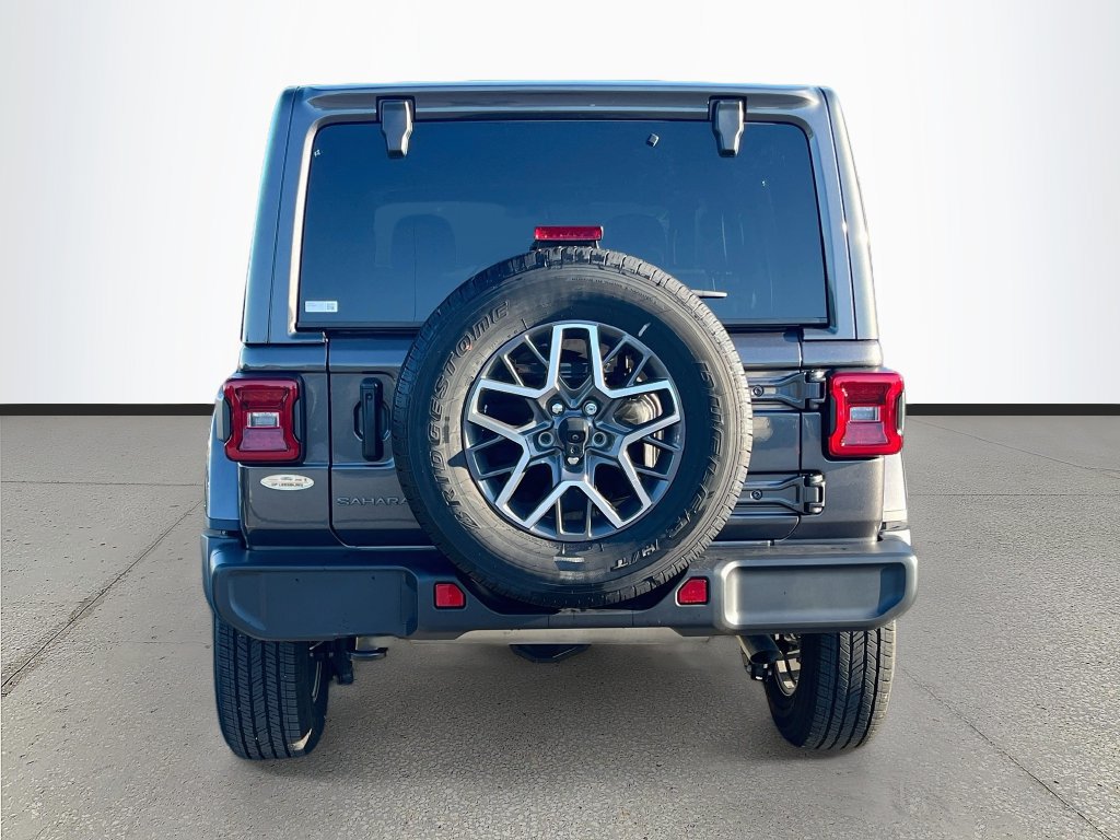 Used 2026 Jeep Wrangler Unlimited Sahara AWD/4WD image 6