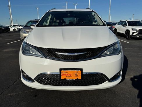 Used 2019 Chrysler Pacifica Limited image 9