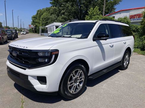 Used 2025 Ford Expedition Active RWD image 9