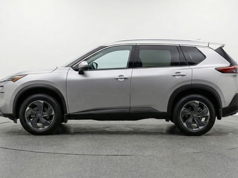 Used 2025 Nissan Rogue SV image 5