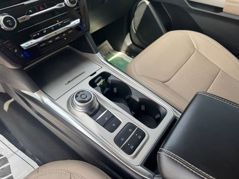 Used 2023 Ford Explorer Limited w/ Limited Technology Package RWD image 19