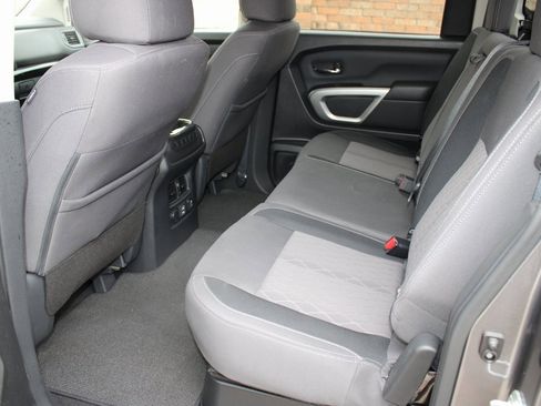 Used 2024 Nissan Titan SV w/ SV Convenience Package image 5