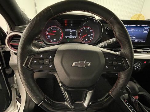 Used 2024 Chevrolet Trax RS FWD image 32