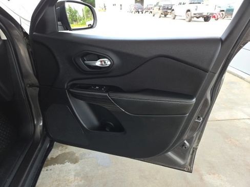Used 2014 Jeep Cherokee Latitude w/ Cold Weather Group FWD image 46